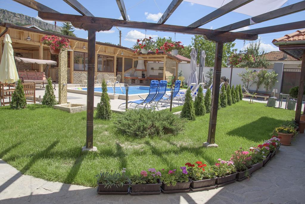 Guest House Zlateya Madara Ngoại thất bức ảnh