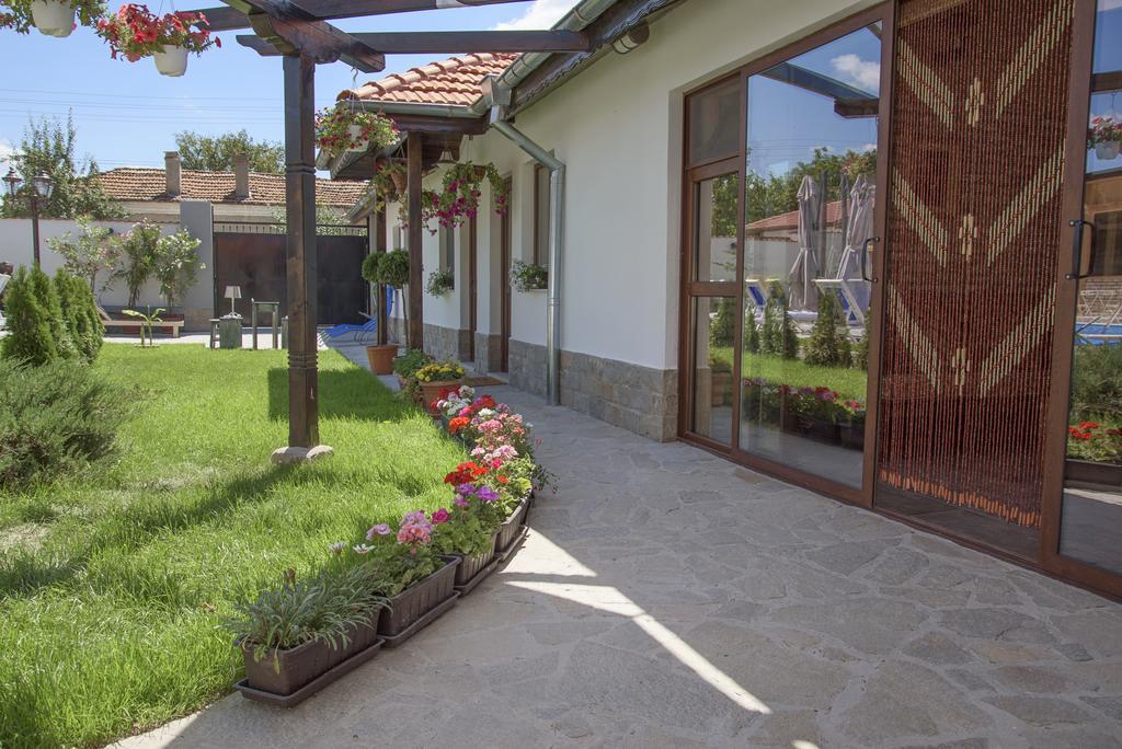 Guest House Zlateya Madara Ngoại thất bức ảnh