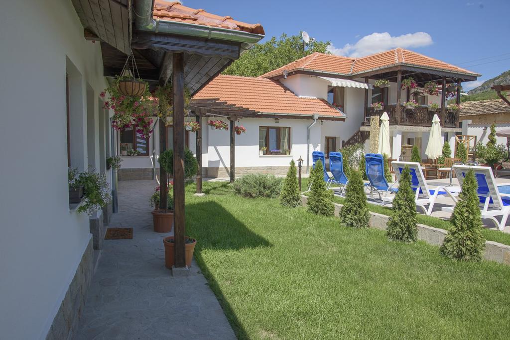 Guest House Zlateya Madara Ngoại thất bức ảnh